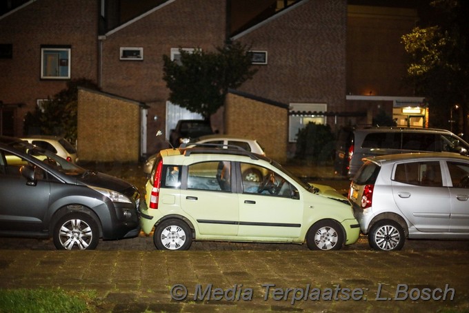 Mediaterplaatse auto klapt op geparkeerde autos haarlem 02112020 Image00002