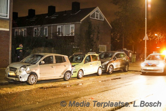 Mediaterplaatse auto klapt op geparkeerde autos haarlem 02112020 Image00004