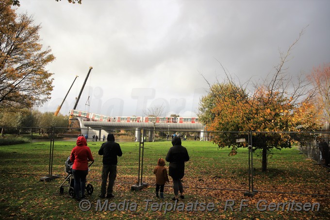 Mediaterplaatse tram op kunstwerk spijkenissen 02112020 Image00012