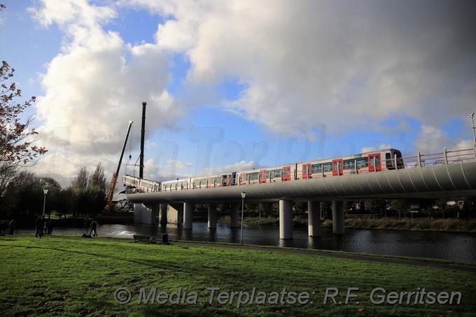 Mediaterplaatse tram op kunstwerk spijkenissen 02112020 Image00015