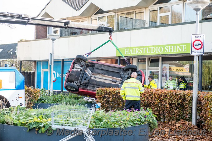 Mediaterplaatse ongeval tijdens het parkeren Aalsmeer 07112020 Image00018