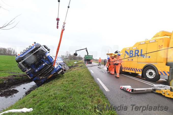 Mediaterplaatse v rachtwagen te water zoeterwoude 16112020 Image00008