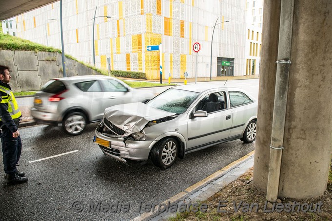 Mediaterplaatse automobilist klapt op pilaar hdp 0001Image00005