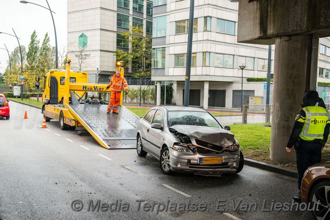 Mediaterplaatse automobilist klapt op pilaar hdp 0001Image00006