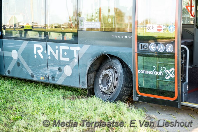 Mediaterplaatse buschauffeur gewond bij ongeval badhoevedorp 22102020 0001Image00005