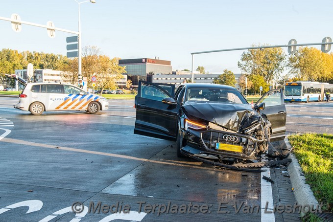 Mediaterplaatse buschauffeur gewond bij ongeval badhoevedorp 22102020 0001Image00007