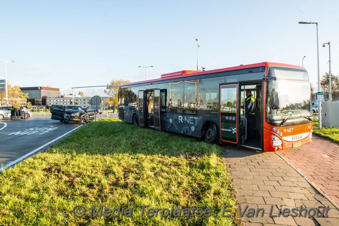 Mediaterplaatse buschauffeur gewond bij ongeval badhoevedorp 22102020 0001Image00009