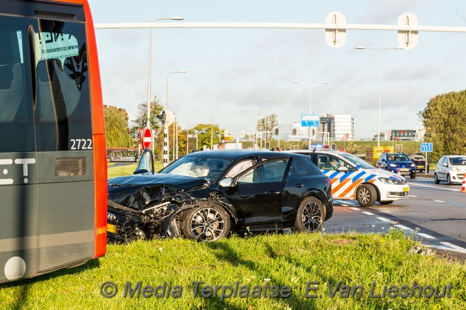 Mediaterplaatse buschauffeur gewond bij ongeval badhoevedorp 22102020 0001Image00011