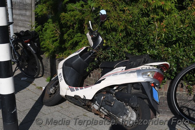 Mediaterplaatse ongeval brommer auto sumatrastraat leiden leiden 0001Image00004