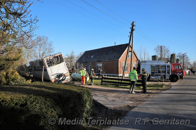 Mediaterplaatse vrachtwagen zakt door weg 01042020 Image00002