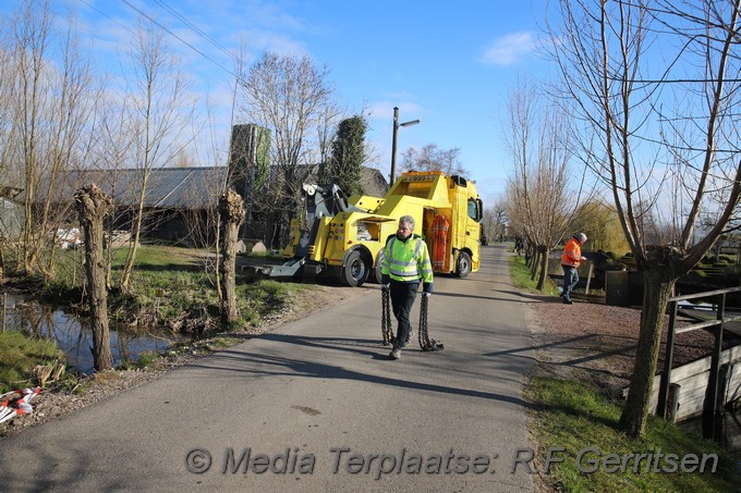 Mediaterplaatse vrachtwagen zakt door weg 01042020 Image00009