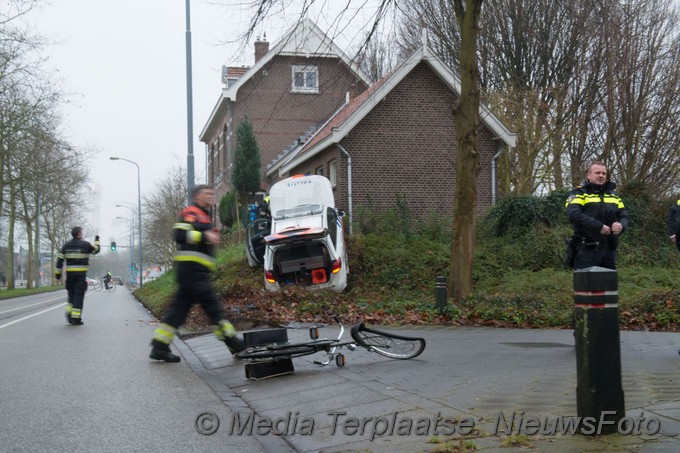 Mediaterplaatse politie auto in boom hdp 02012019 Image00001