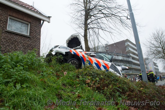 Mediaterplaatse politie auto in boom hdp 02012019 Image00002