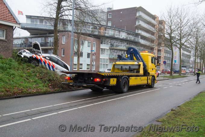 Mediaterplaatse politie auto in boom hdp 02012019 Image00005