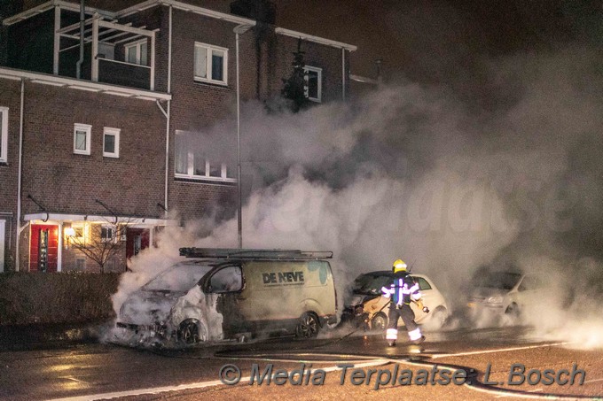 Mediaterplaatse autos en bus in brand 08012019 Image00002