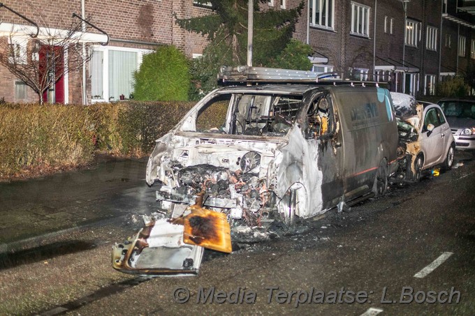 Mediaterplaatse autos en bus in brand 08012019 Image00003