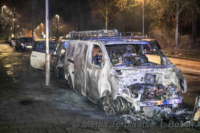 Mediaterplaatse autos en bus in brand 08012019 Image00006