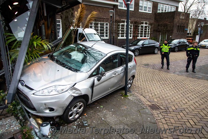 Mediaterplaatse auto rijd bloemen winkel in heemstede 09042021 Image00006