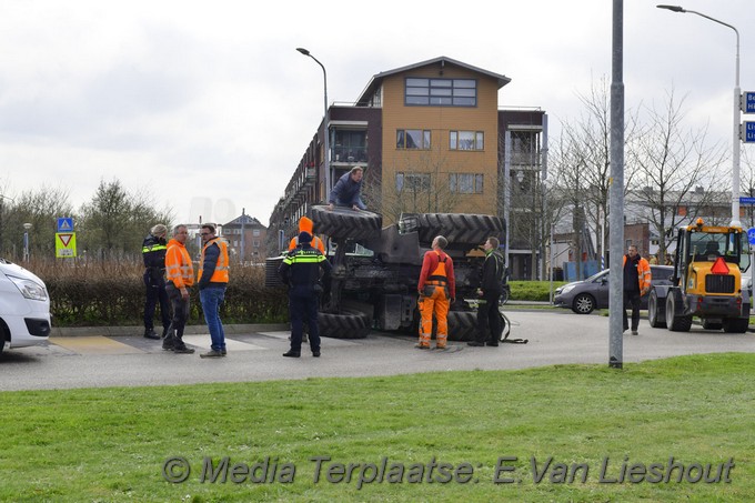 Mediaterplaatse tractor op zijn kant nvp 09042021 Image00001