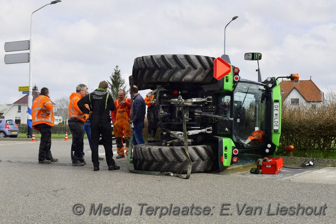 Mediaterplaatse tractor op zijn kant nvp 09042021 Image00006