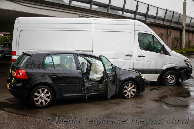 Mediaterplaatse ongeval auto bestelbus overveen 10042021 Image00002