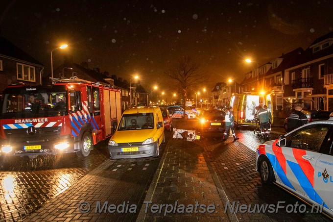 Mediaterplaatse ongeval scooterrijder knel onder auto IJmuiden 11042021 Image00004