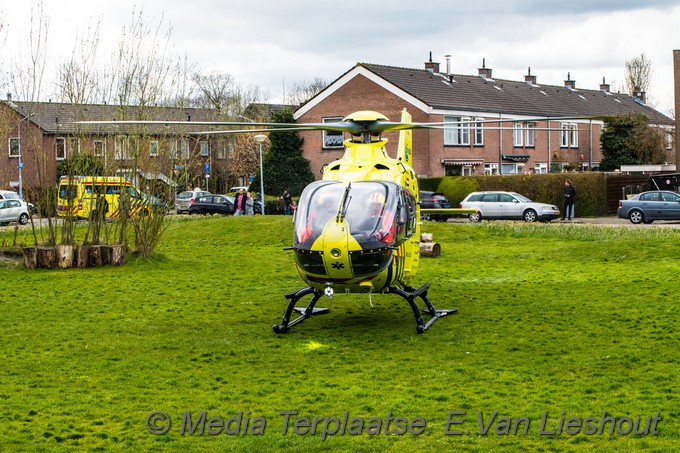 Mediaterplaatse traumahelikopter trekt mensen Rijsenhout 11042021 Image00011