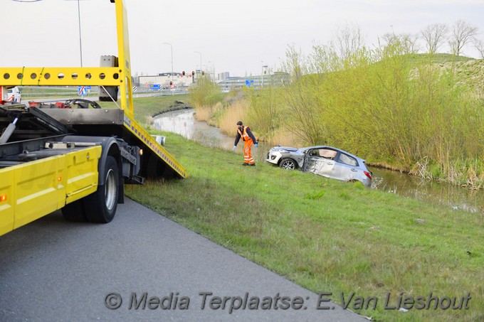 Mediaterplaatse auto te water lijnden a9 19042021 Image00006