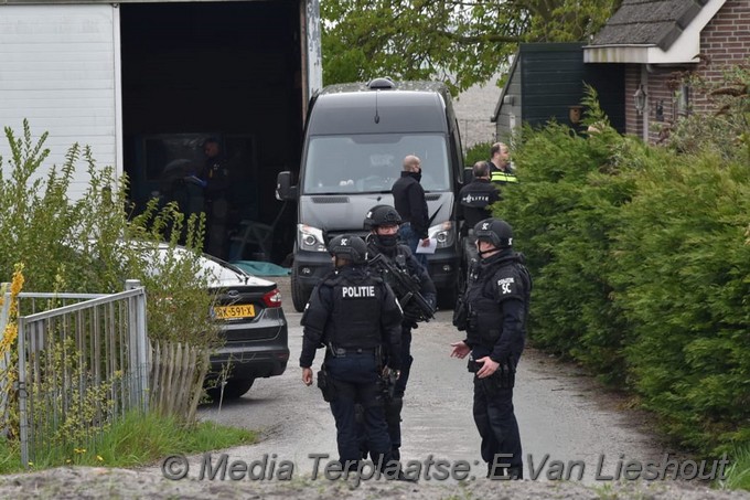 Mediaterplaatse politie inval in aalsmeer 21042021 Image00014