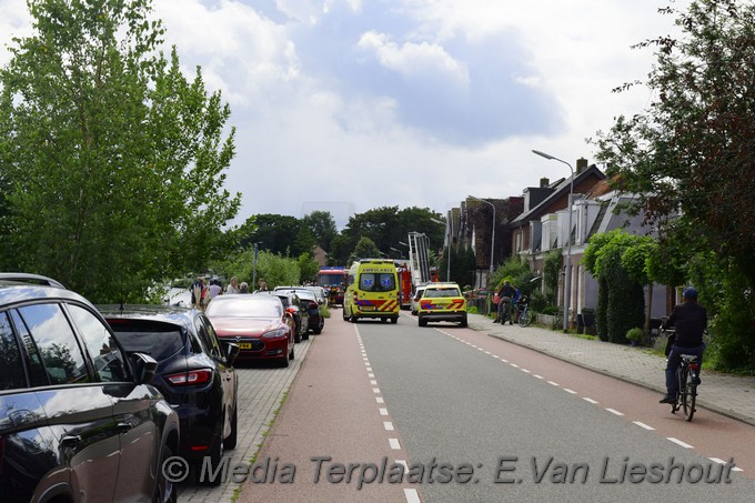 Mediaterplaatse omstanders reden twee oudere uit de ringvaart in badhoevedorp 06082021 Image00001