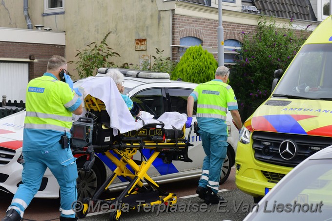 Mediaterplaatse omstanders reden twee oudere uit de ringvaart in badhoevedorp 06082021 Image00012