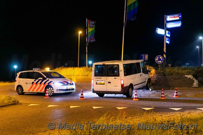 Mediaterplaatse bestuurder mist rotonde in zandvoort 08082021 Image00001