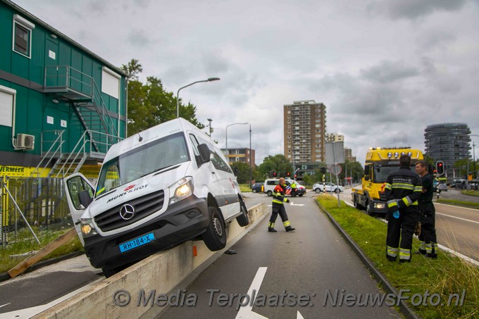 Mediaterplaatse ongeval met taxi busje haarlem 18082021 Image00004