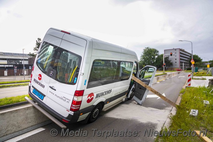 Mediaterplaatse ongeval met taxi busje haarlem 18082021 Image00008