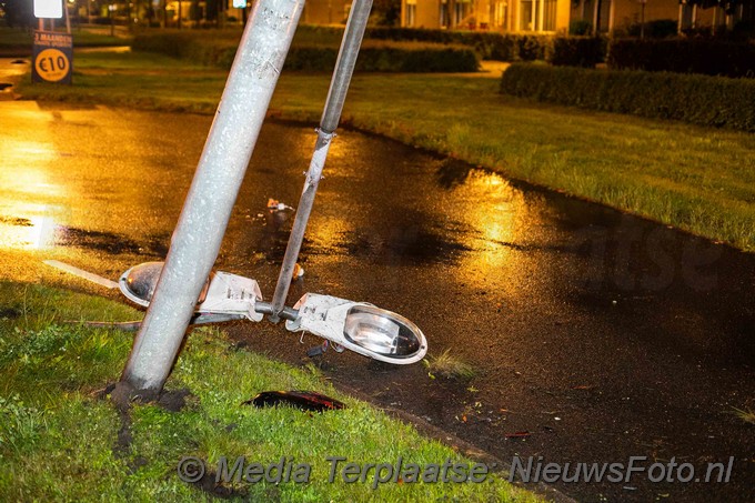 Mediaterplaatse auto op kop bestuurder dronken Velserbroek 22082021 Image00004