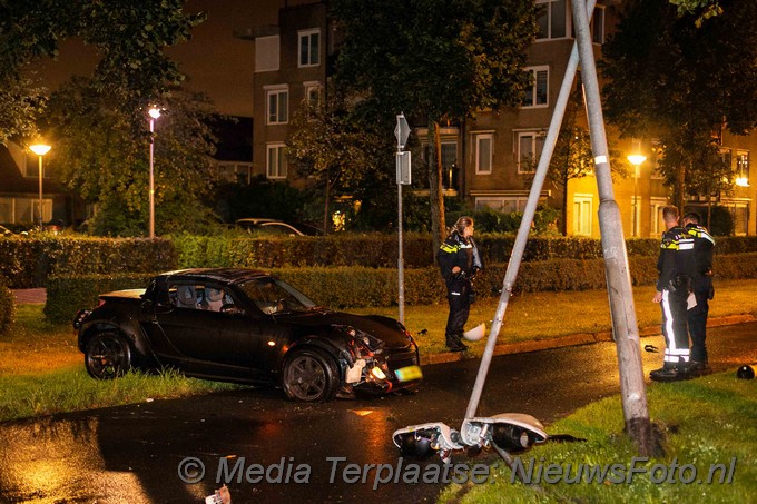 Mediaterplaatse auto op kop bestuurder dronken Velserbroek 22082021 Image00005