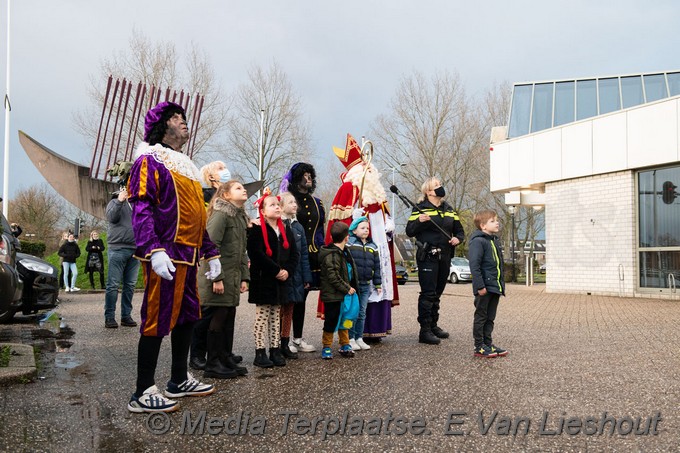 Mediaterplaatse sint op bezoek bij politie hdp 02122021 Image00009