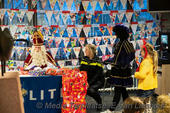 Mediaterplaatse sint op bezoek bij politie hdp 02122021 Image00015