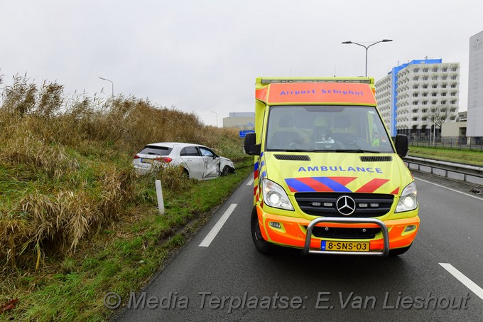 Mediaterplaatse auto ramt vangrail en vrachtwagen schiphol oost 10122021 Image00001