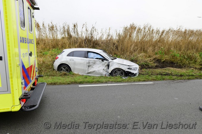 Mediaterplaatse auto ramt vangrail en vrachtwagen schiphol oost 10122021 Image00005