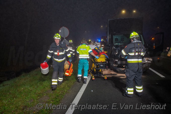 Mediaterplaatse maaltijdbezorger met auto op zijn kop in de sloot hdp 16122021 Image00006