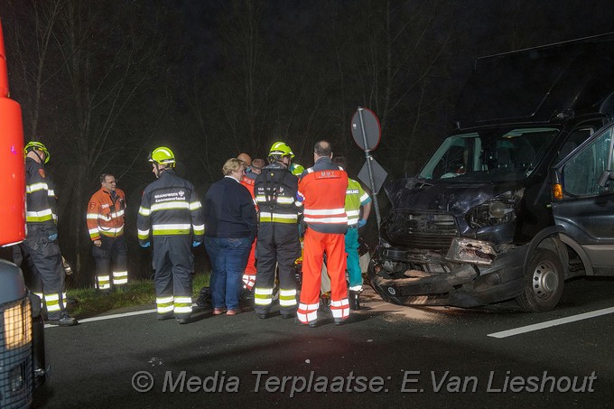 Mediaterplaatse maaltijdbezorger met auto op zijn kop in de sloot hdp 16122021 Image00010