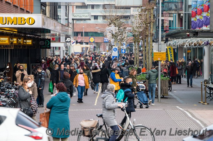 Mediaterplaatse drukte in winkelcemtrum hdp 18122021 Image00001