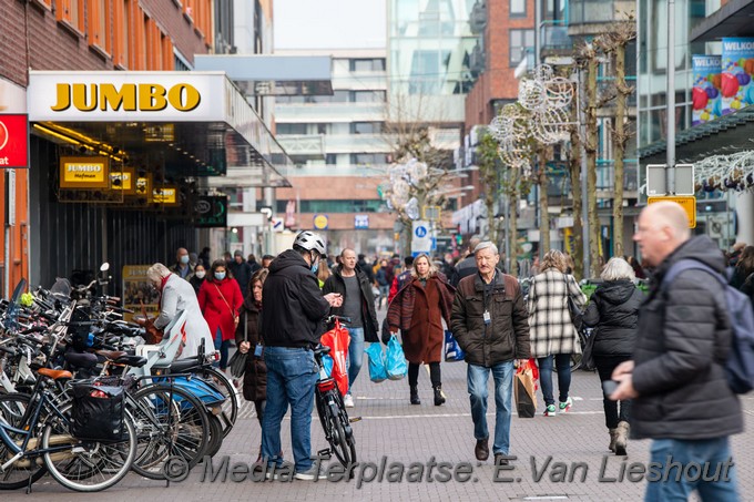 Mediaterplaatse drukte in winkelcemtrum hdp 18122021 Image00004