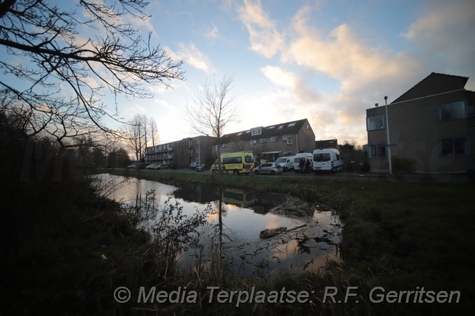 Mediaterplaatse voertuig klapt tegen ander voertuig gouda 31122021 Image00001