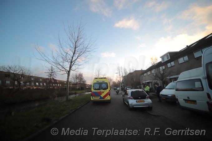 Mediaterplaatse voertuig klapt tegen ander voertuig gouda 31122021 Image00002