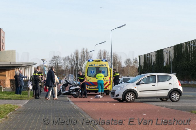 Mediaterplaatse Nieuw Vennep Scooterrijder gewond na aanrijding met personenwagen 23022021 Image00001