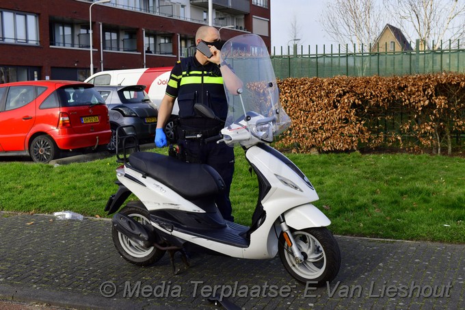Mediaterplaatse Nieuw Vennep Scooterrijder gewond na aanrijding met personenwagen 23022021 Image00004