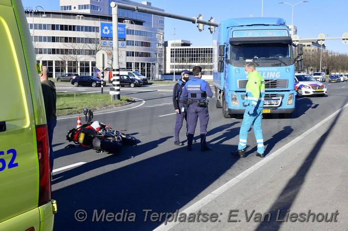 Mediaterplaatse moterrijder onderuit in hoofddorp 05032021 Image00001
