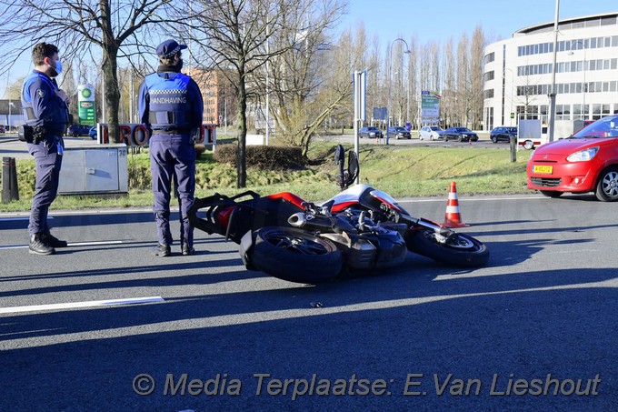 Mediaterplaatse moterrijder onderuit in hoofddorp 05032021 Image00003